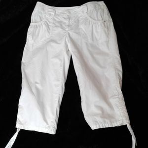 Izod white capris sz 6 petite fresh bright white